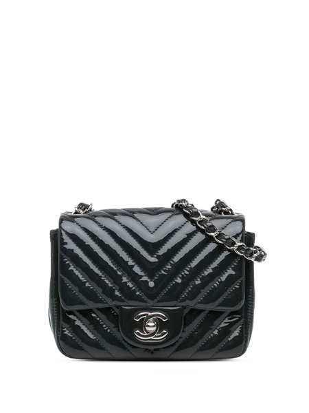  Chanel Pre-owned Borsa A Tracolla Classic Square Mini Con Motivo Chevron, Battente E Finitura Lucida 2015-2016 - Blu 