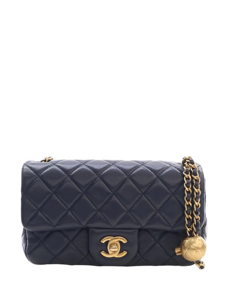  Chanel Pre-owned Borsa A Tracolla Rettangolare Classic Pearl Crush Mini In Pelle Di Agnello Con Battente 2020 - Blu 