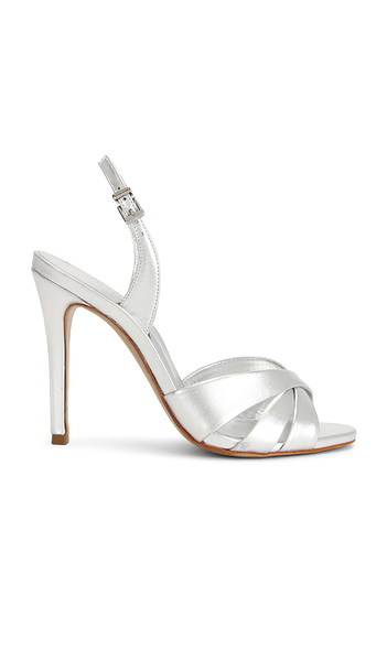  Schutz Keefa Sling Buckle Sandal In Metallic Silver. Taglia 6. Also In 6.5, 7, 7.5, 8, 8.5, 9, 9.5, 10. 